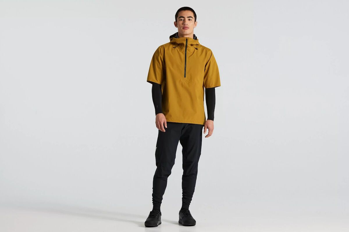 Impermeable Specialized Trail-Series Manga Corta 2023 – Protección y Estilo para Mujeres Ciclistas - Imagen 3