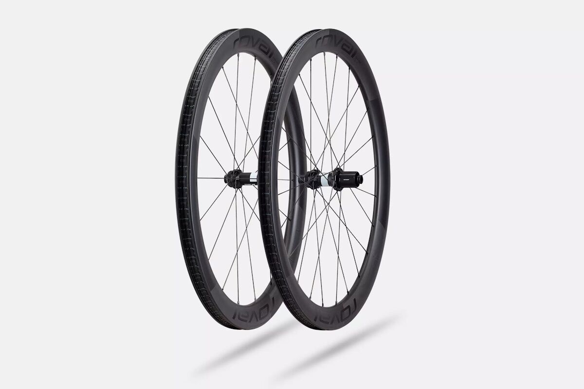 Rueda Specialized Roval Rapide CL III 2026 para carretera y competición, ideal para ciclistas competitivos que buscan aerodinámica avanzada, ligereza, máxima protección antipinchazos y compatibilidad tubeless.