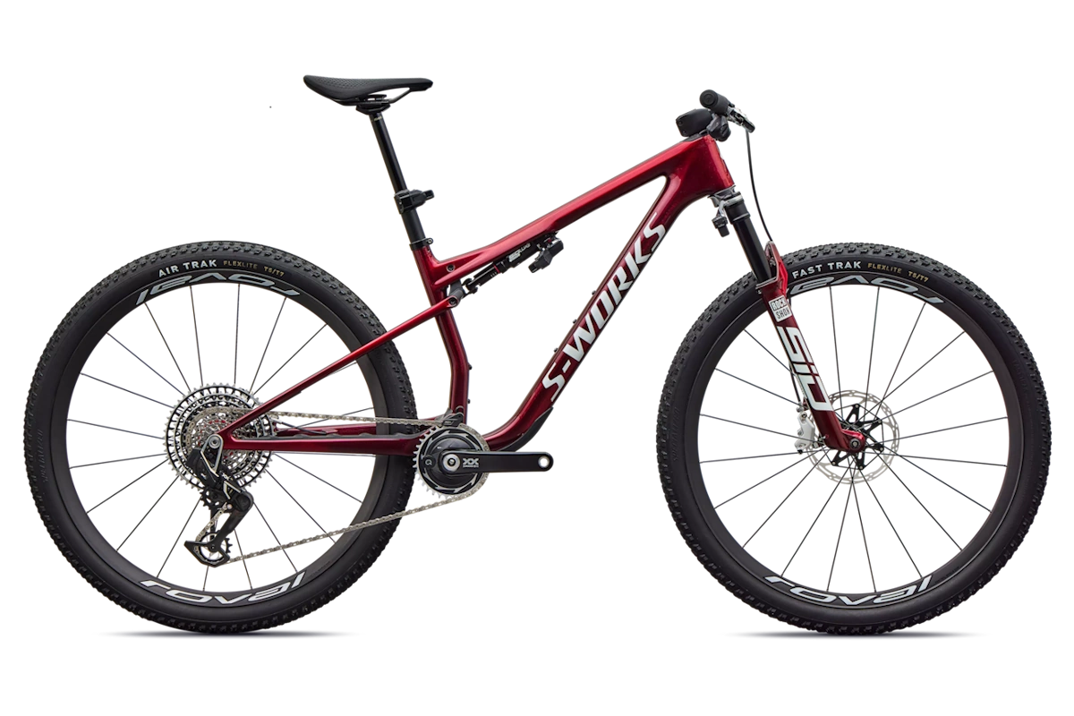 Descubre las diferencias entre la S-Works Epic 8 y la nueva Epic 9 MY2027. Compara pesos, montaje, tallas disponibles, colores y unidades en liquidación.