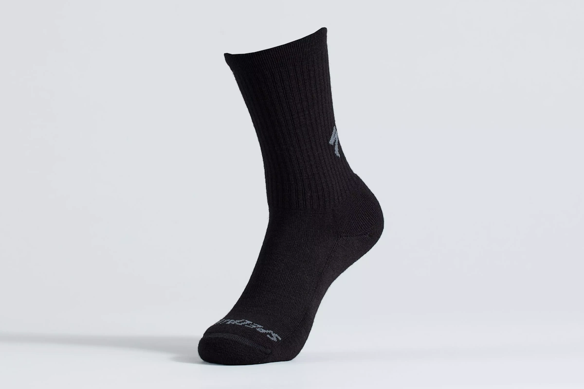 Calcetines de lana merino de caña alta de 18cm de color negro