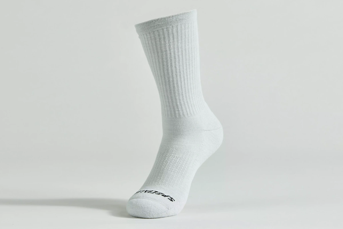 Calcetines de lana merino de caña alta de 18cm de color Dove Grey