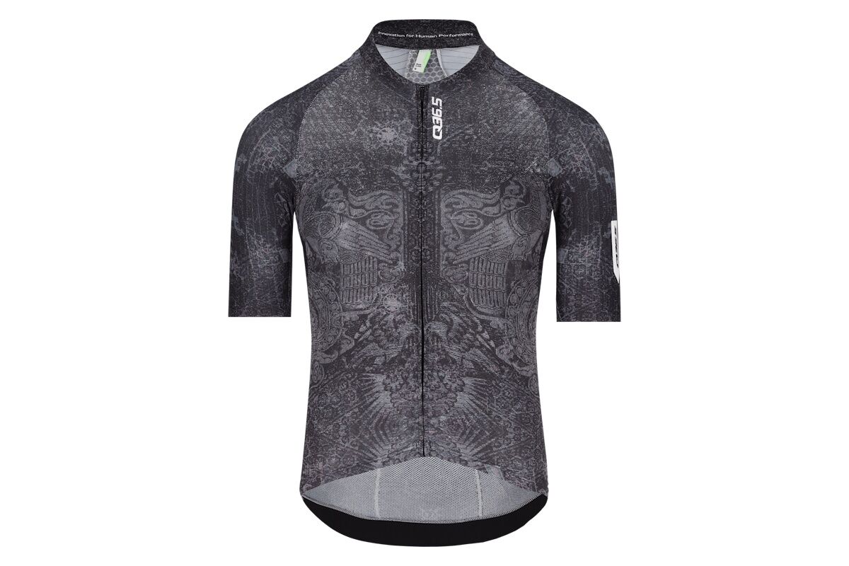 Maillot Q36.5 Gregarius Pro, corte aerodinámico, tejido transpirable y malla de panel de abeja, diseño elegante y brillante, ideal para ciclistas que buscan destacar con estilo y nivel profesional.