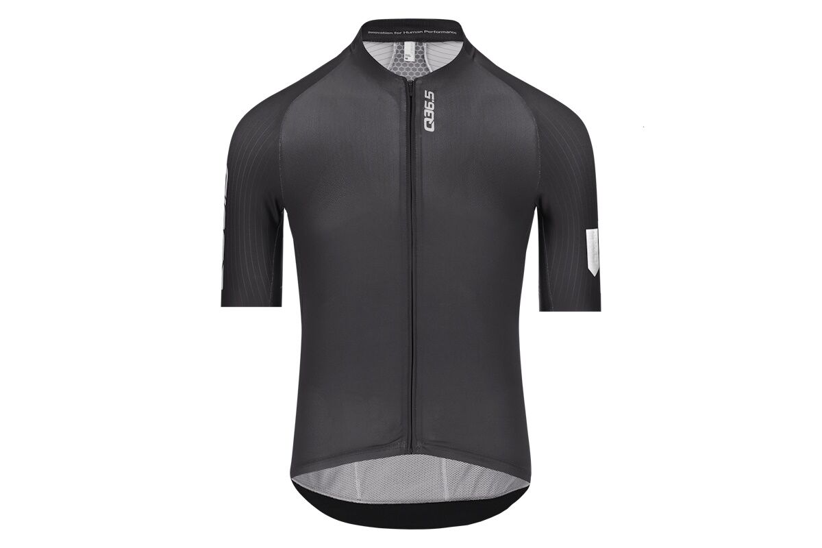 Maillot Q36.5 Gregarius Pro Signature para hombre, corte raglán aerodinámico, panel frontal transpirable y espalda de malla tipo panel de abeja, ideal para ciclismo en jornadas calurosas con estilo y exclusividad.