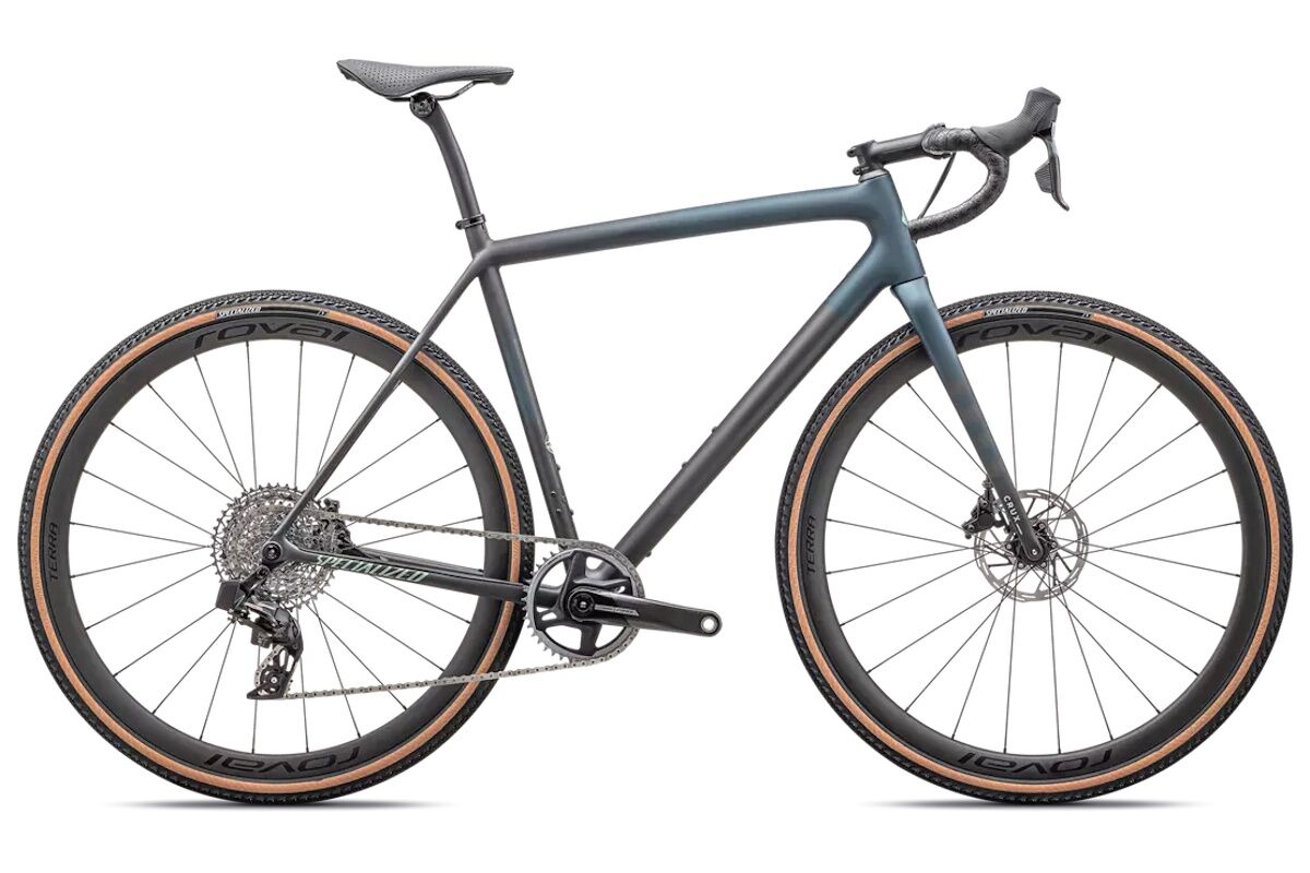 Bicicleta de gravel Specialized Crux Pro 2025 con cuadro FACT 10r, transmisión SRAM Force eTap AXS, ruedas Roval Terra CL Disc y neumáticos Pathfinder Pro. Ligera, avanzada y versátil.