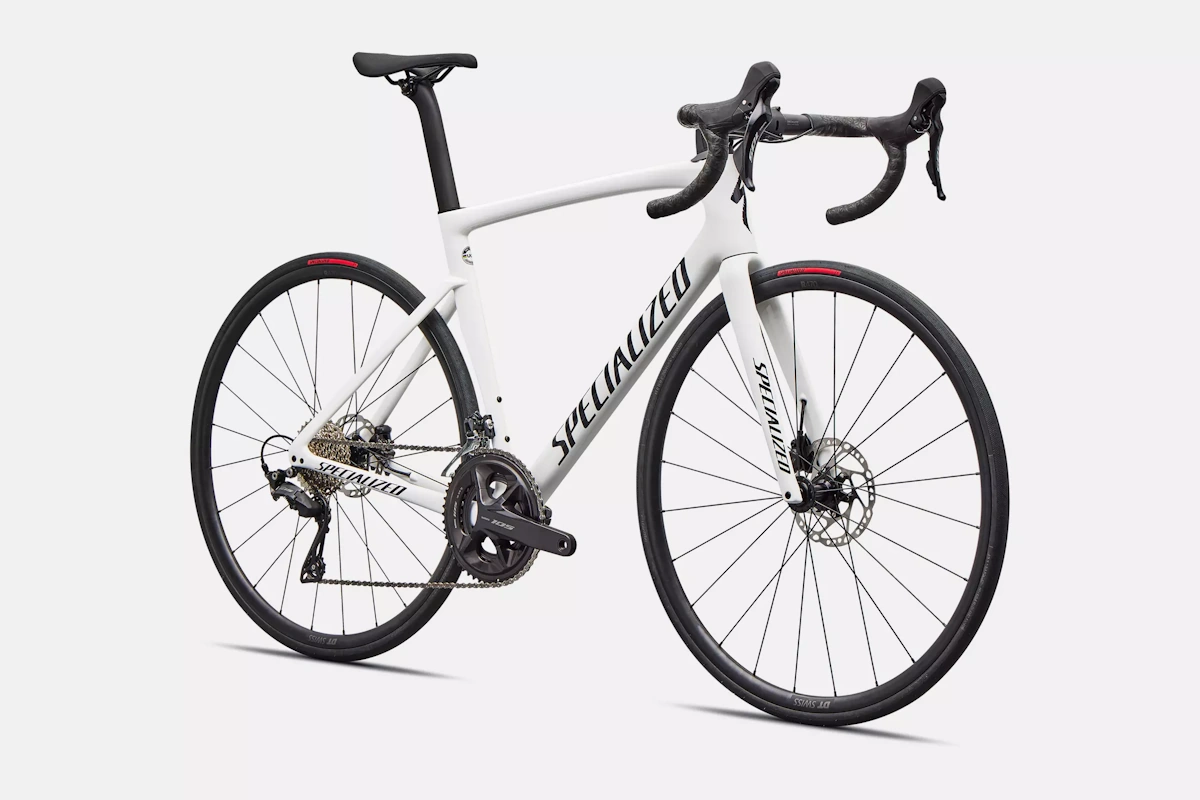 Tarmac SL7 Sport 2026 con cuadro FACT 9r Rider‑First, frenos hidráulicos Shimano 105 12v y ruedas DT Swiss R470 tubeless-ready