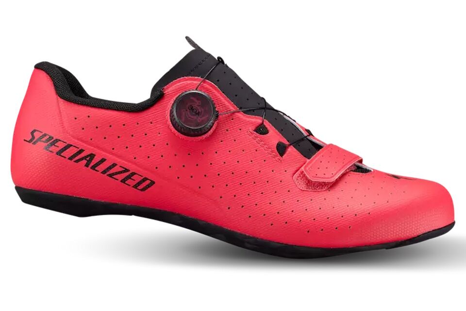 Zapatillas de carretera Torch 2.0 con suela de carbono, sistema de cierre Boa Li2 y velcro, diseño Body Geometry y parte superior perforada para mayor transpirabilidad y comodidad.