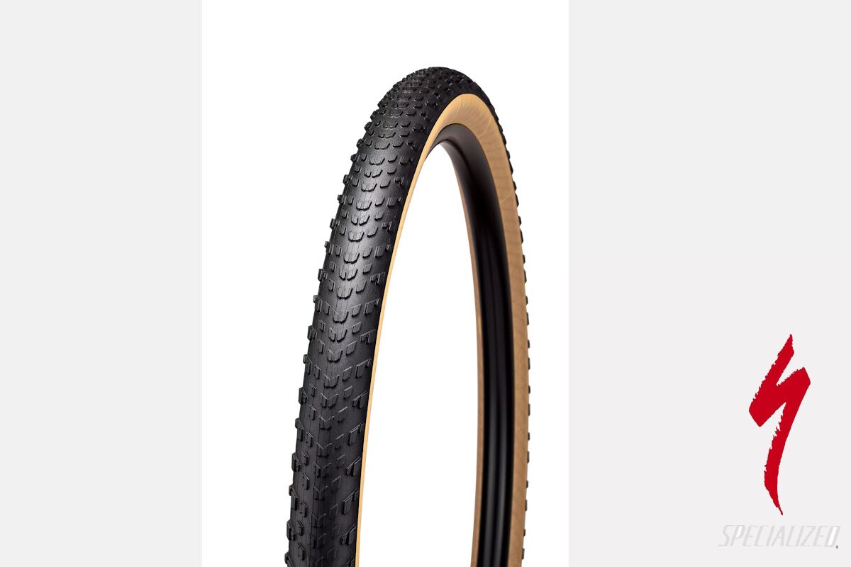 Neumático Specialized Terra TLR Gravel Trail 2025 para terrenos sueltos y exigentes, tubeless, 3 capas 60TPI, compuesto GRIPTON T5, banda central compacta y tacos laterales reforzados, disponible en 700x45c y 700x50c, agarre y velocidad para gravel y trail.