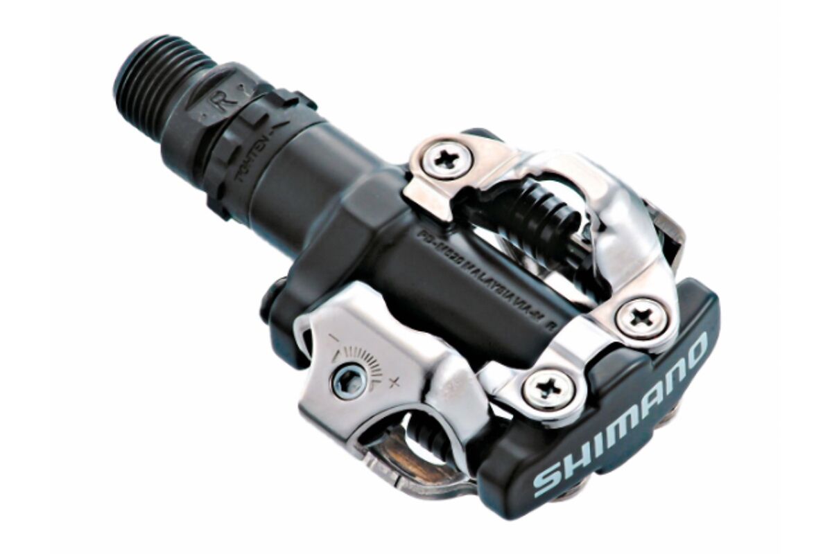 Pedal SHIMANO M520 SPD para ciclistas competitivos. Diseño compacto y anclaje abierto para un anclaje fácil. Ideal para carretera y MTB. Mayor repelencia del barro y la suciedad. Tensión de anclaje y liberación ajustable