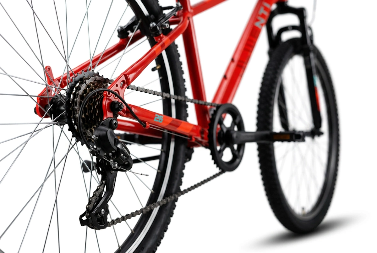 Bicicleta Juvenil JL Wenti 26" Barra Alta Acero Suspensión Shimano 1x7 - Imagen 2