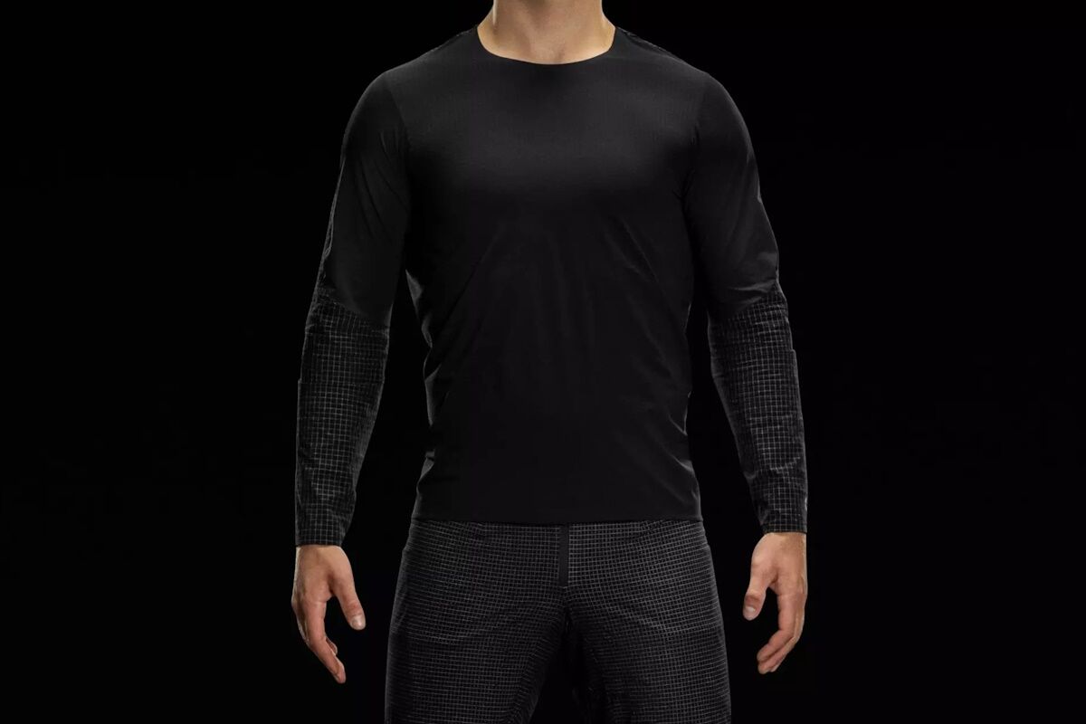 Maillot S-Works Race hombre off-road, edición Made in Racing, tejido Dyneema ultrarresistente, diseño aerodinámico, malla transpirable y corte ajustado para competición MTB de alto nivel.