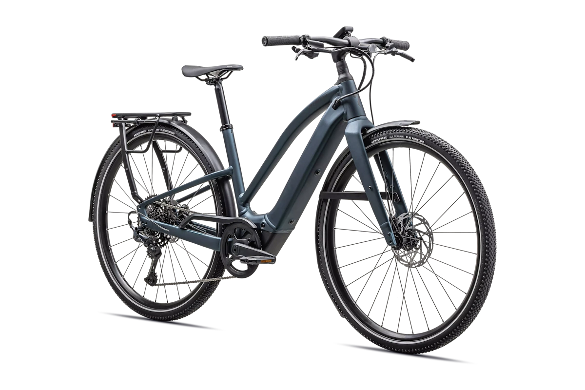 Specialized Turbo Vado SL 2 5.0 Step-Through EQ e-bike urbana ligera con motor SL 1.2, batería integrada 520Wh, Future Shock 3.1 y equipamiento EQ (portaequipajes, guardabarros y luces) Color: Satin Deep Lake Metallic / Black Liquid Metal Frost