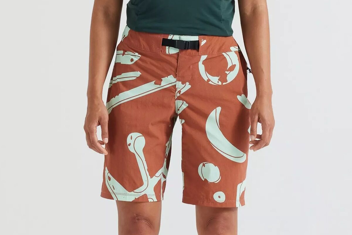 Pantalones cortos Specialized ADV Air para mujer, diseño ligero y duradero con bolsillo trasero seguro.