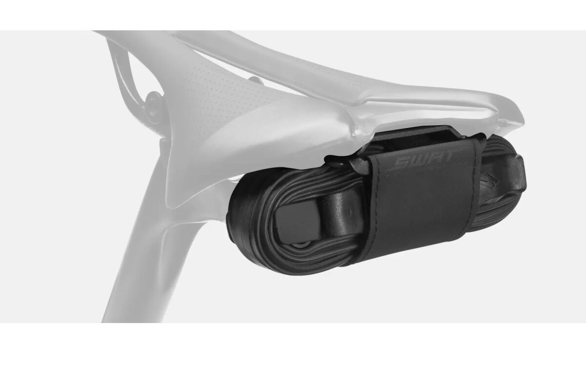 Specialized Road Bandit portaherramientas minimalista para carretera, instalado bajo sillín compatible SWAT, con compartimentos para cámara, CO2, adaptador y desmontable incluido, correa Velcro impermeable y diseño compacto.