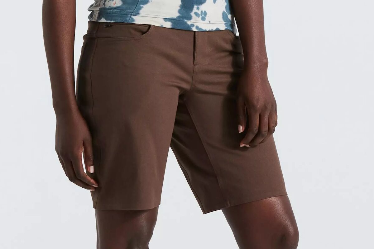 Pantalones cortos Specialized ADV para mujer, diseño duradero con tecnología VaporRize™ y múltiples bolsillos.