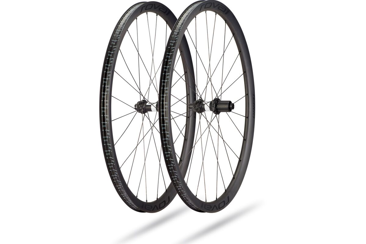 Rueda de carbono Specialized Roval Terra CL para gravel y carretera, ultraligera, compatible tubeless, ideal para competición, aventura y rutas de alto rendimiento.