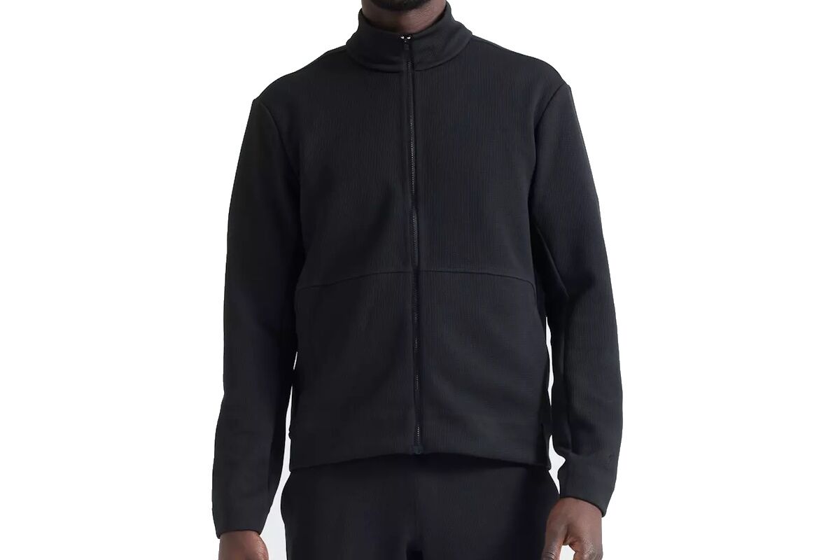 Specialized Track Jacket Hombre 2025, chaqueta post-ride, tejido cálido reciclado, estilo casual, sostenibilidad