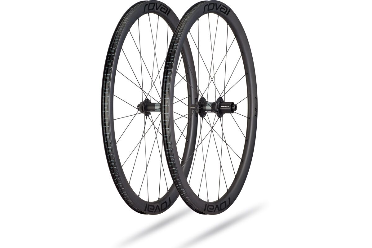 Rueda Roval Rapide C 38 de carbono para carretera y gravel, perfil medio de 38 mm, compatible tubeless, ideal para competición y ciclistas que buscan rendimiento y versatilidad.