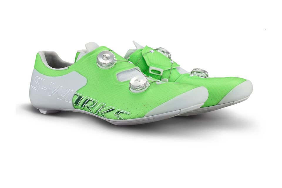 Lo mejor de lo mejor en zapatillas de ciclismo de carretera. Specialized S-Works Ares 2, con horma Body Geometry, suela de carbono unidireccional y sistema BOA Fit para ajuste preciso. Marca premium al mejor precio