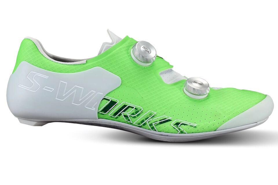 "Zapatillas New S-Works Ares 2 2025 Team White para ciclismo de carretera, diseño ligero y aerodinámico, con horma Body Geometry, suela de carbono unidireccional y sistema BOA Fit para ajuste preciso."
