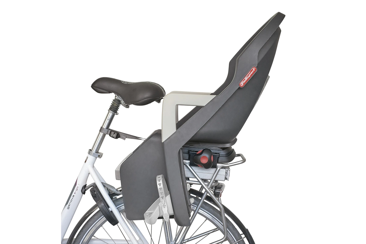 Polisport Guppy Maxi CFS instalada sobre portaequipaje compatible