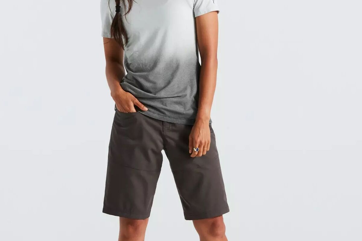 Pantalones cortos Specialized Trail Mujer – Rendimiento, Comodidad y Protección UV - Imagen 2