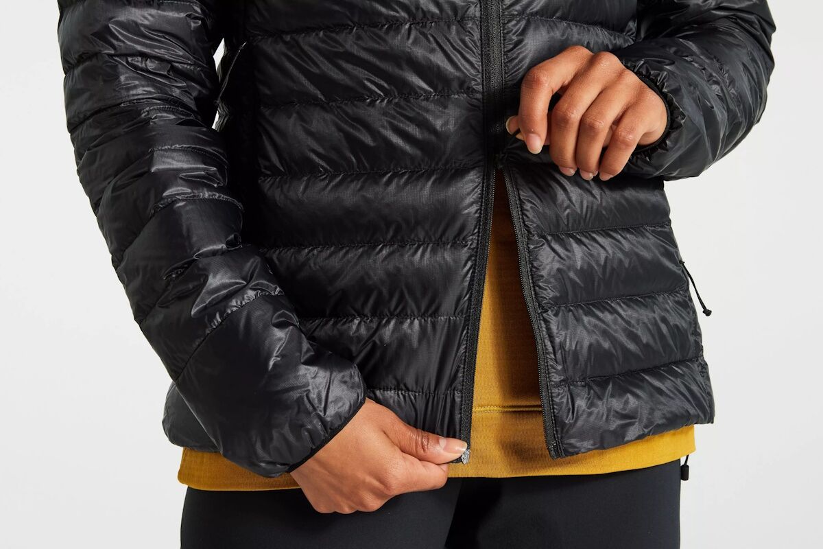 Chaqueta de Plumas Plegable Mujer – Specialized | Ligera, Compacta y Sostenible - Imagen 6