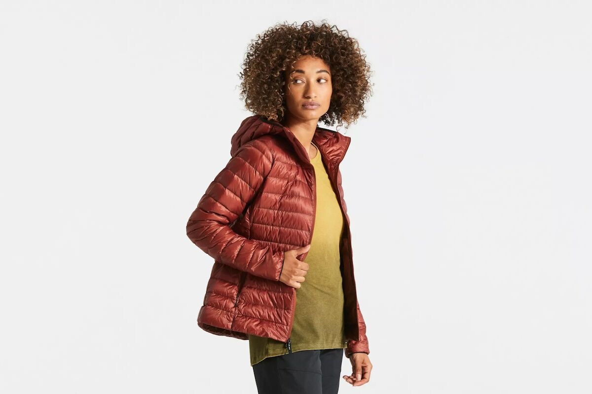 Chaqueta de Plumas Plegable Mujer – Specialized | Ligera, Compacta y Sostenible - Imagen 9