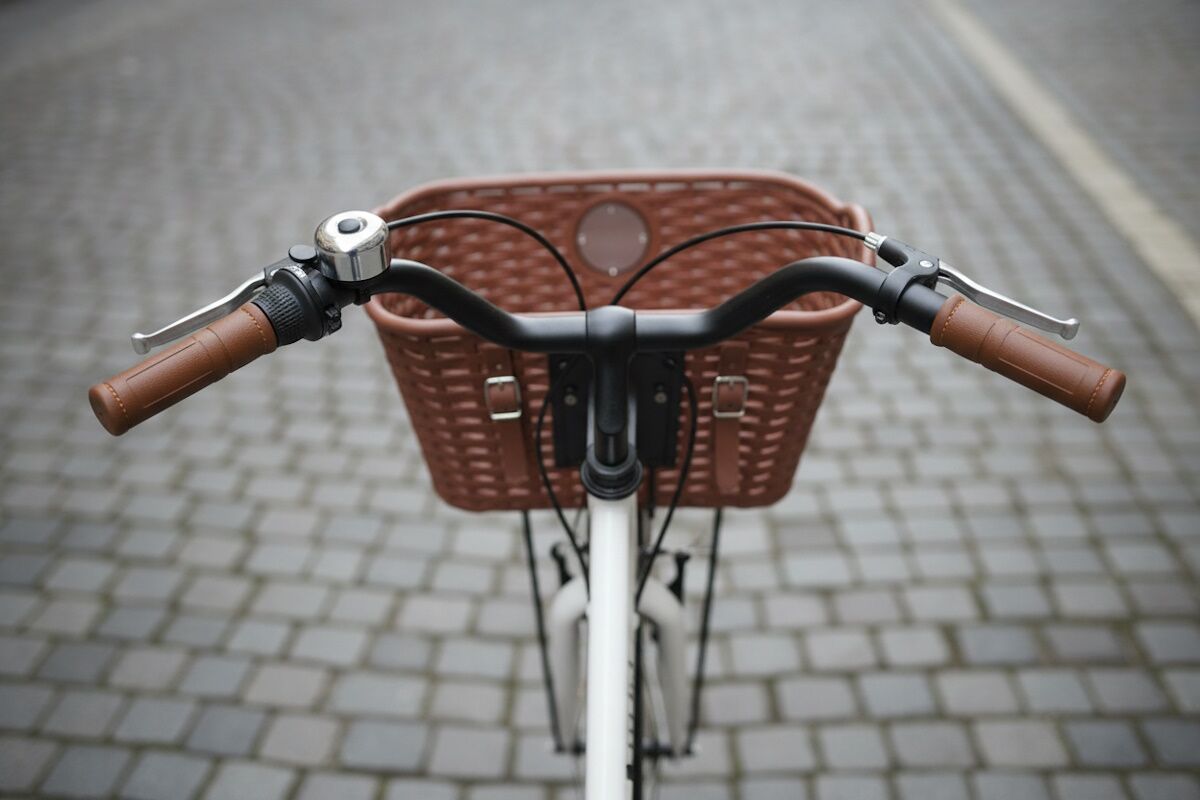 Bicicleta clásica JL Wenti 26" y 28" – Cuadro de Acero, 6 Vel Shimano RevoShift, V‑Brake, Llanta Aluminio, Portabultos y Cesta - Imagen 10