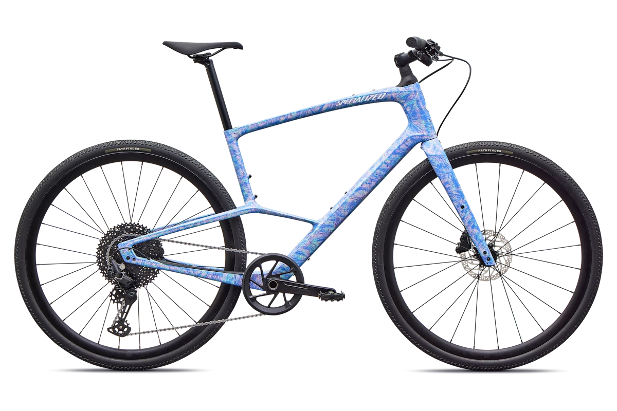Specialized Sirrus X 5.0 con cuadro y horquilla FACT 9r de carbono, Future Shock 1.5, transmisión Shimano Deore 1x12 (11–51), frenos hidráulicos Shimano y neumáticos Pathfinder TLR 700x40, compatible con portabultos y guardabarros