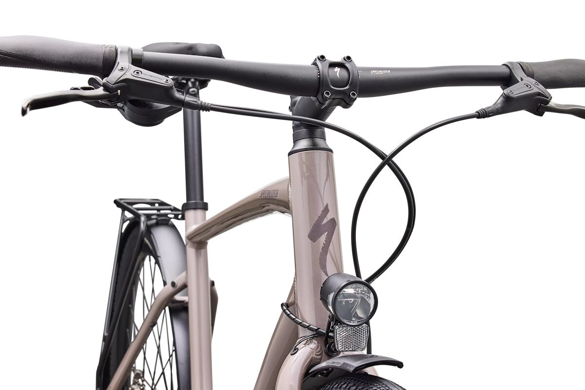Specialized Sirrus X 3.0 EQ – Híbrida equipada para commuting y caminos con Shimano CUES 1x11 (11–50), buje dinamo, luces, guardabarros DRYTECH y portabultos Racktime - Imagen 10
