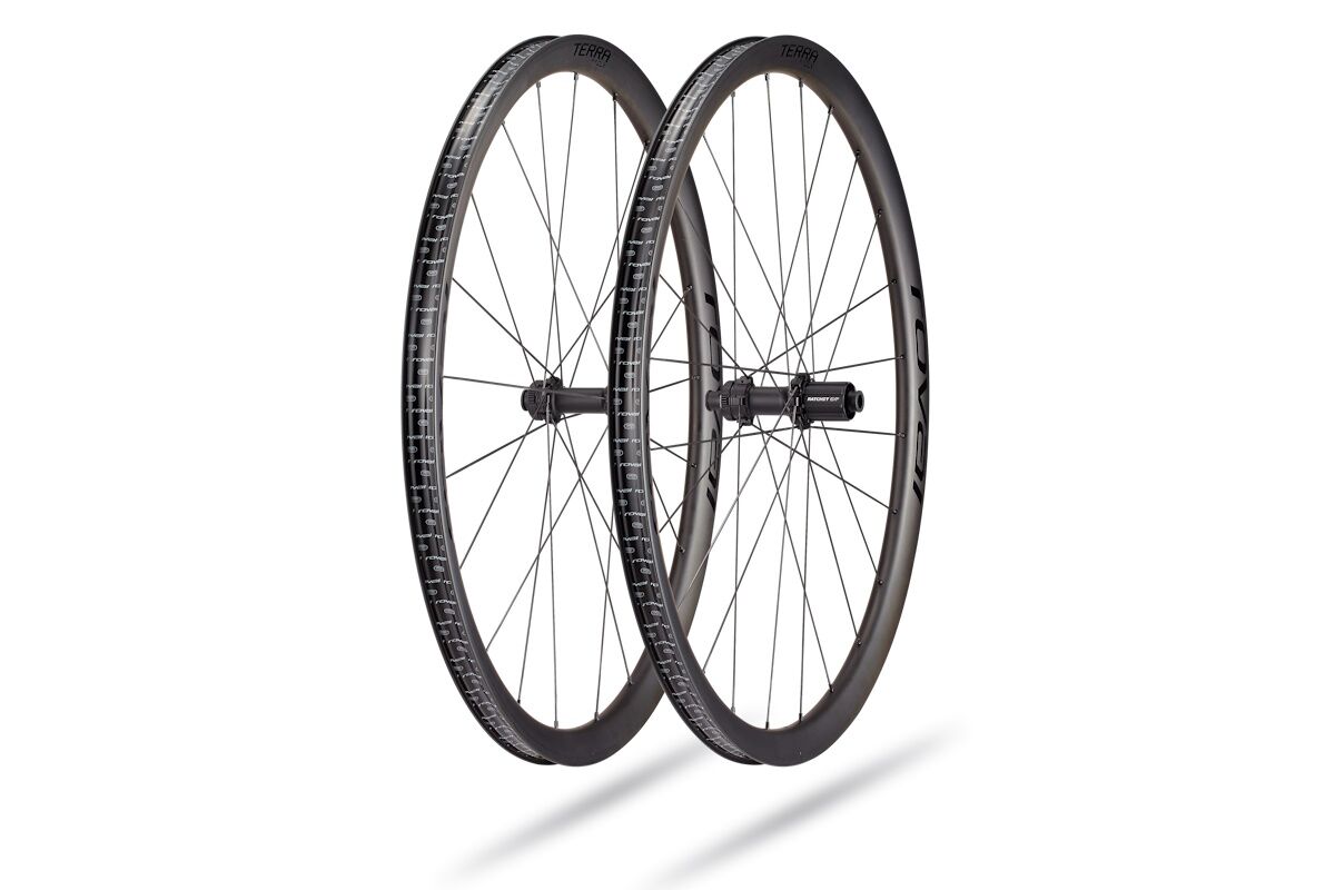 Rueda de carbono Specialized Roval Terra CLX II para gravel y carretera, ultraligera, compatible tubeless, ideal para competición y rutas exigentes con máxima eficiencia y control.