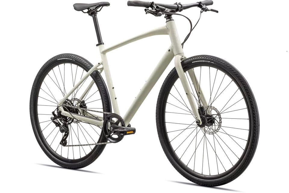 Bicicleta premiun para movilidad urbana y cicloturismo ocasional, equipada con cuadro ligero de aluminio, frenos hidráulicos, Specialized Sirrus X 2.0 White