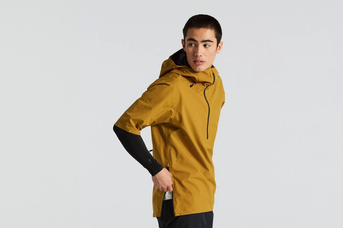 Impermeable Specialized Trail-Series Manga Corta 2023 – Protección y Estilo para Mujeres Ciclistas - Imagen 4