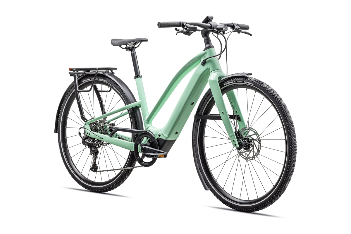 Specialized Turbo Vado SL 2 4.0 Step-Through EQ 2025 con motor Specialized SL 1.2, batería integrada 520 Wh, Future Shock 3.1, pantalla Mastermind H3, portabultos MIK HD y guardabarros, en color Gloss Oasis / Dune White Frost