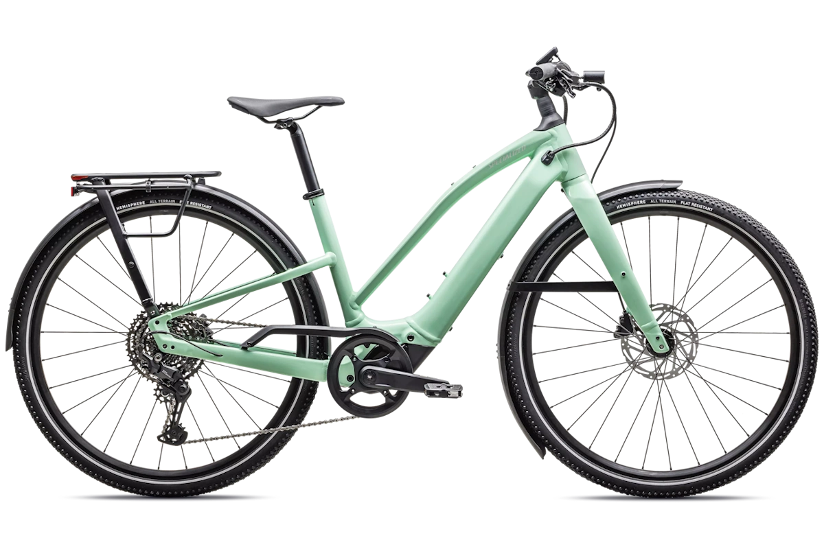 Specialized Turbo Vado SL 2 4.0 Step-Through EQ 2025 con motor Specialized SL 1.2, batería integrada 520 Wh, Future Shock 3.1, pantalla Mastermind H3, portabultos MIK HD y guardabarros, en color Gloss Oasis / Dune White Frost