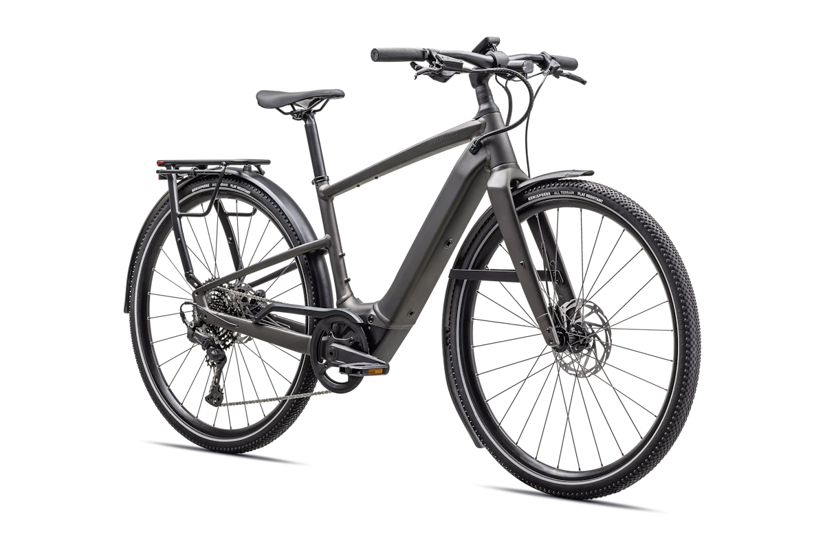 Specialized Vado SL 2 4.0 EQ e-bike urbana equipada con motor Specialized SL 1.2 de 320W, batería integrada 520Wh, Future Shock 3.1, portaequipajes MIK HD y guardabarros Color: Satin Gunmetal / Smoke Frost