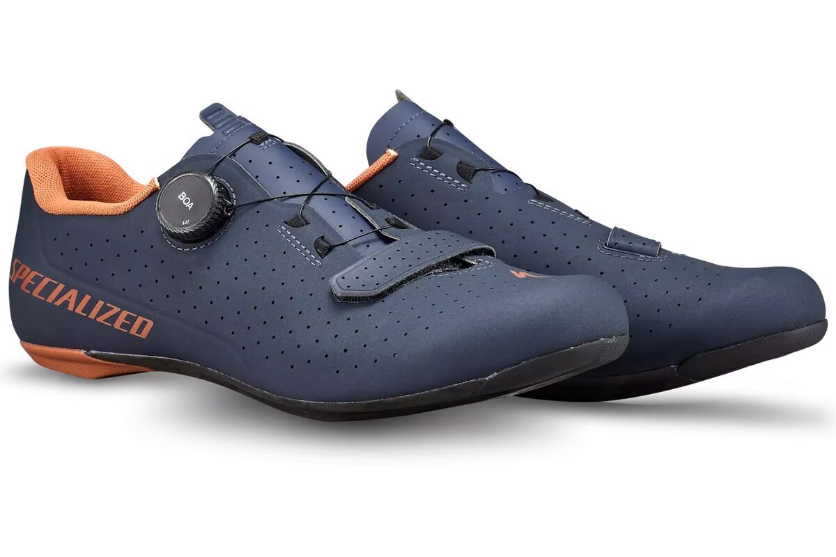 Zapatillas de Carretera Specialized Torch 2.0 Deep Marine, tecnología Body Geometry, suela de carbono entrelazado, sistema BOA Li2, parte superior sintética sin costuras, ideal para ciclismo de carretera.