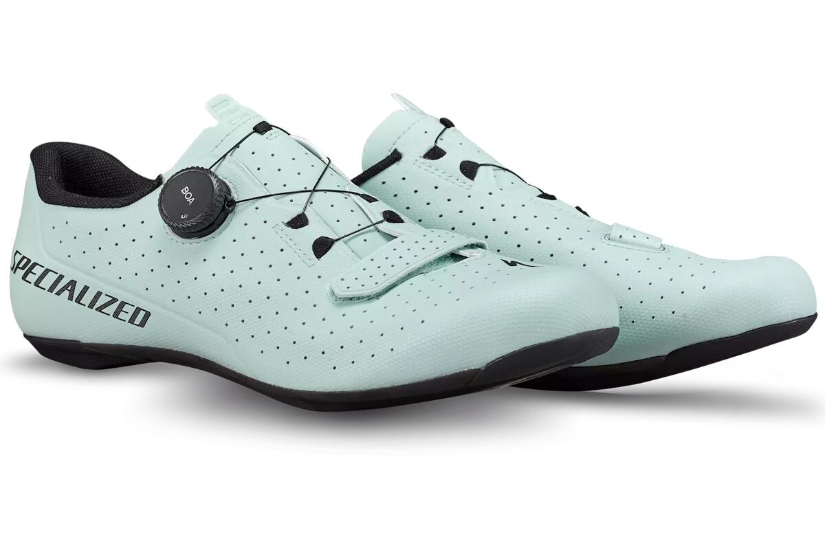 Zapatillas de Carretera marca premium Specialized Torch 2.0 White Sage, tecnología Body Geometry, suela de carbono entrelazado, sistema BOA Li2, parte superior sintética sin costuras, ideal para ciclismo de carretera.