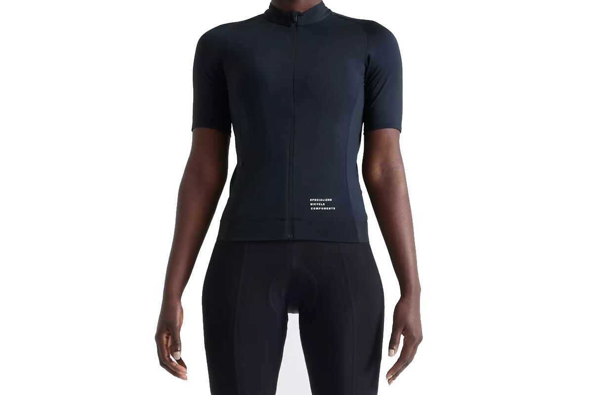 Maillot de manga corta Specialized Foundation para mujer en diseño brillante y ajuste semi-form, ideal para ciclistas que buscan destacar con estilo, comodidad y calidad premium. Black - Negro
