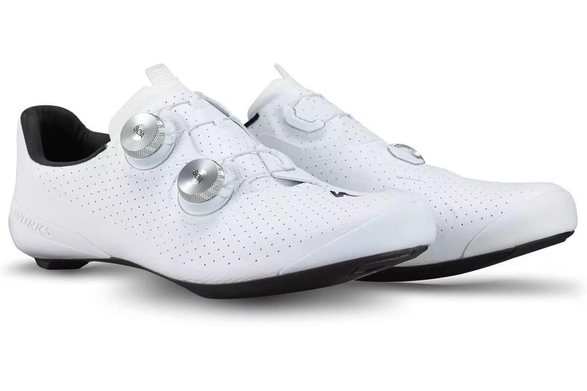 Zapatillas de ciclismo S-Works Torch White de Specialized, con tecnología Body Geometry, placa base de carbono optimizada y sistema BOA S3-Snap Fit