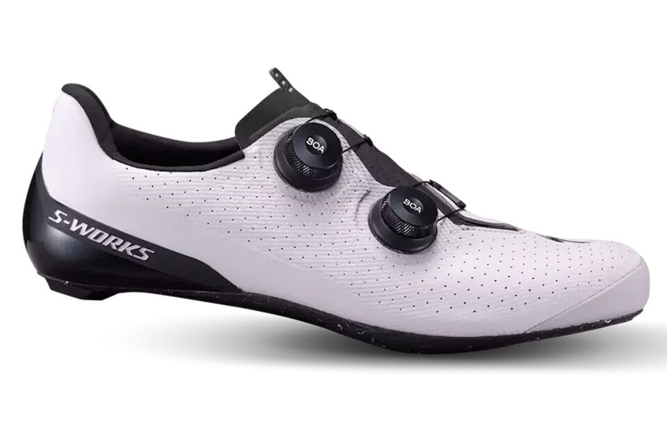 Zapatillas de carretera S-Works Torch con placa de carbono optimizada, sistema BOA® S3, diseño Body Geometry y ajuste basado en datos RETÜL para máximo rendimiento y comodidad.