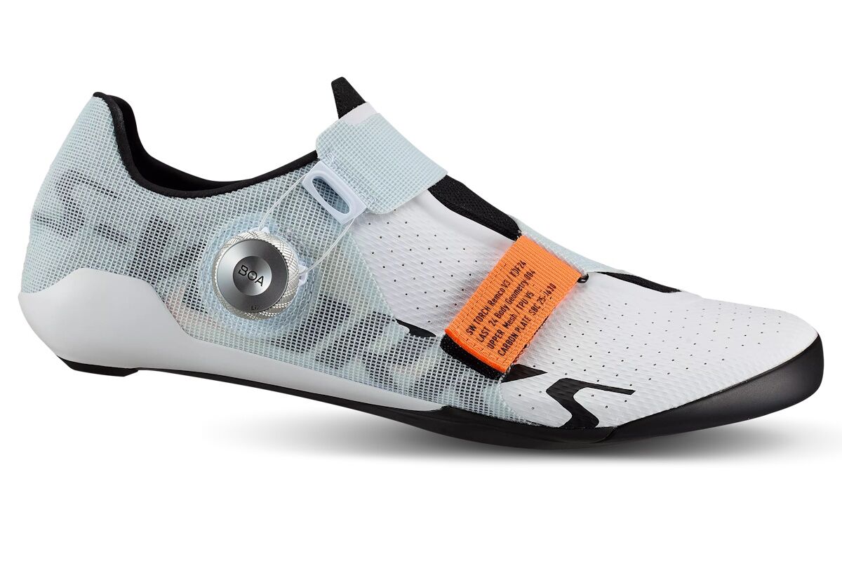 Zapatillas S-Works Torch Remco de Specialized, ultraligeras, con tecnología Body Geometry, ajuste BOA Li2 y diseño profesional desarrollado con Remco Evenepoel, ideales para ciclismo de carretera de alto rendimiento, disponibles en distribuidor autorizado thebike.es