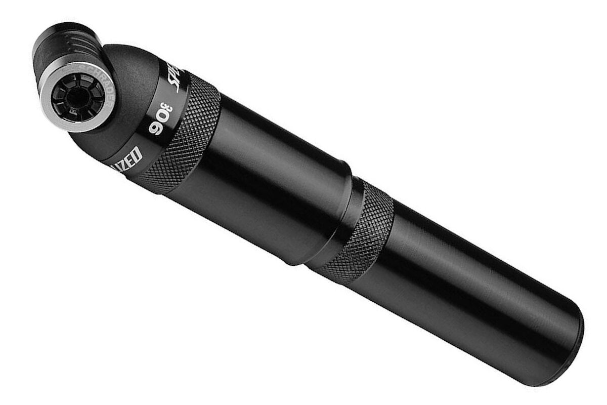 Bomba manual Specialized Air Tool Big Bore Pump, cuerpo de aluminio mecanizado, cabezal de gran tamaño compatible con válvulas Presta y Schrader, manguito flexible, soporte de montaje para portabidón, ideal para inflar neumáticos Fat y Semi Fat en condiciones extremas.