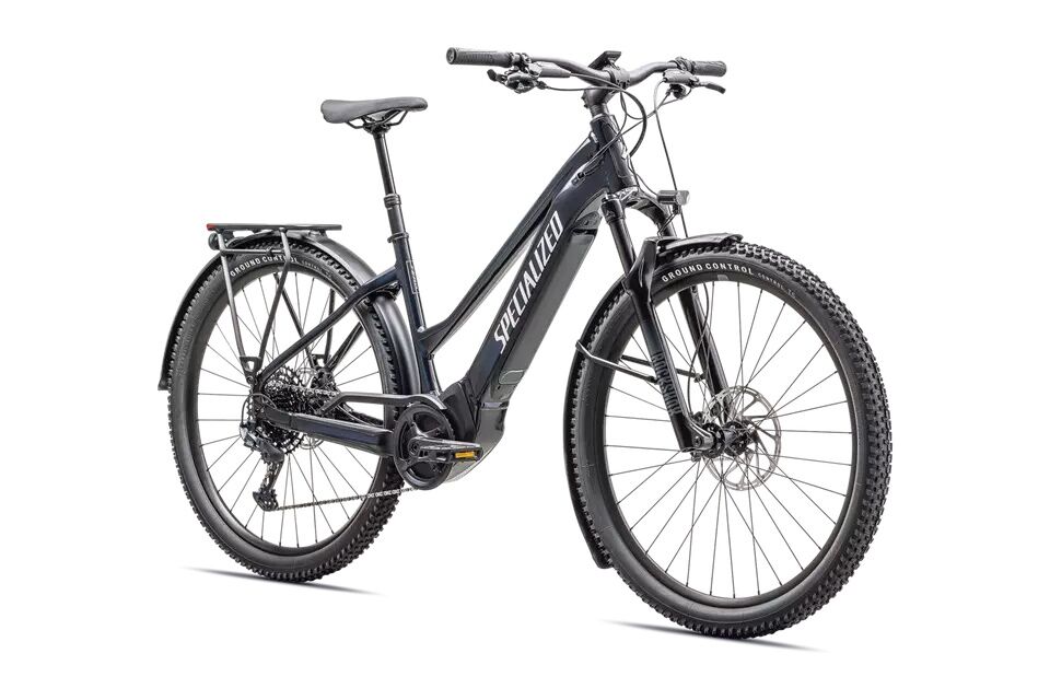 Bicicleta eléctrica para mujer Specialized Turbo Tero 5.0 barra baja con accesorios, diseñada para cicloturismo y aventuras todoterreno. Destaca por su motor potente, batería de larga duración y diseño versátil. Compra segura en un Distribuidor Autorizado Exclusivo (DAE) para garantizar calidad y garantía oficial.