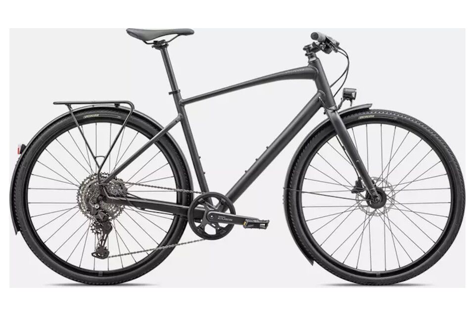 "Bicicleta Specialized Sirrus X 3.0 EQ 2024 equipada con cuadro y horquilla de aluminio A1 Premium, transmisión Shimano Cues de 11 velocidades, frenos hidráulicos Tektro, portaequipajes Racktime, guardabarros DRYTECH integrados e iluminación con buje dinamo Shimano, ideal para ciclismo urbano, fitness y aventuras en cualquier terreno."