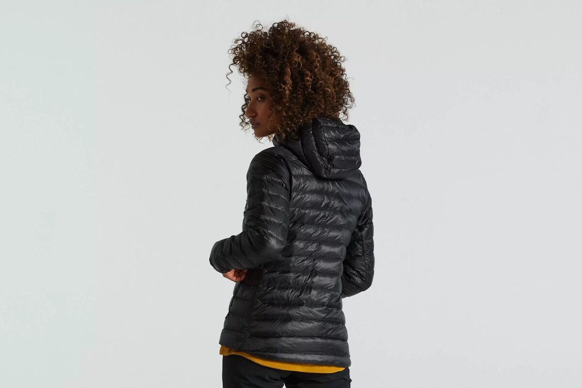 Chaqueta de Plumas Plegable Mujer – Specialized | Ligera, Compacta y Sostenible - Imagen 4