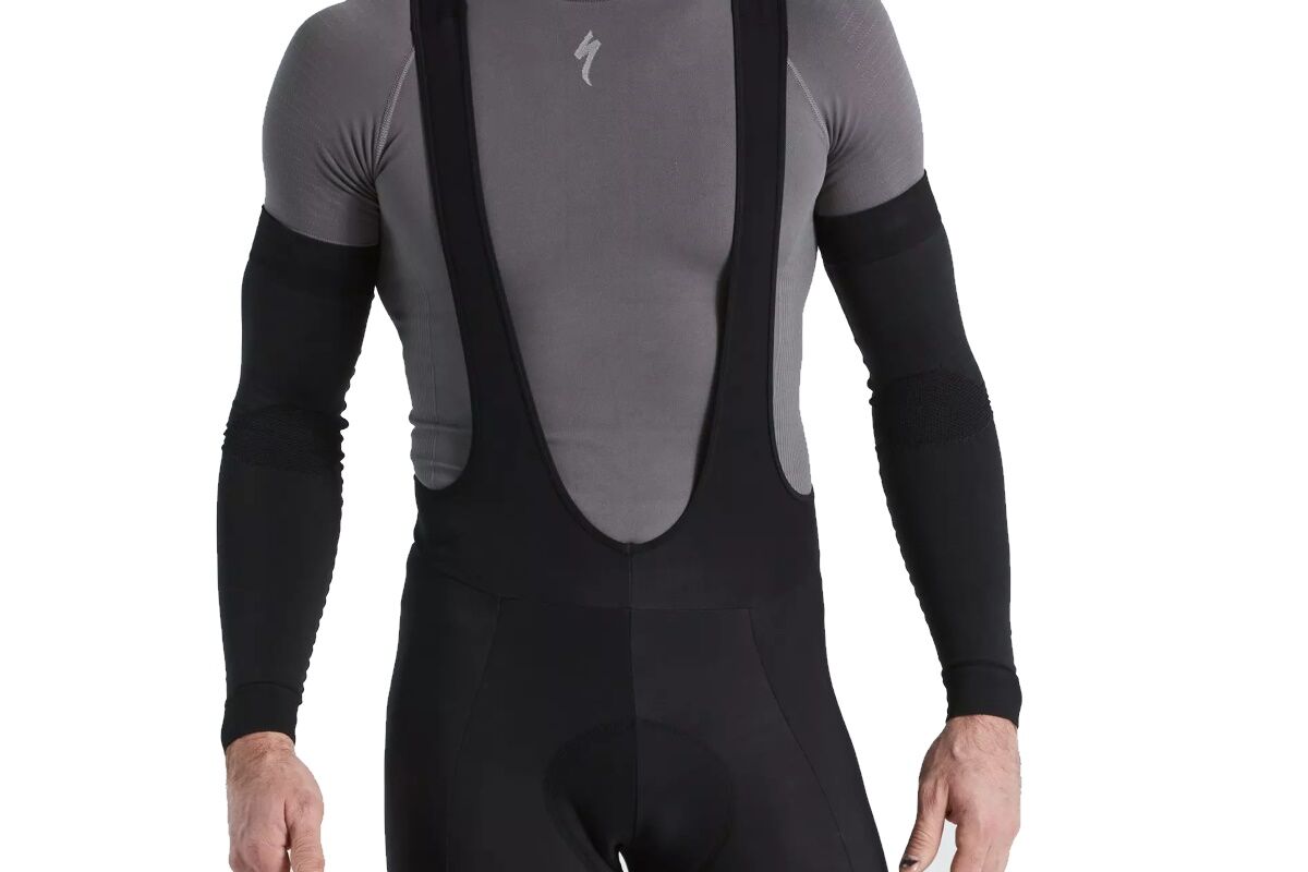 Calentadores de brazos sin costuras Specialized: manguitos térmicos ligeros, interior cepillado, muy transpirables y perfectos para llevar en el bolsillo del maillot.