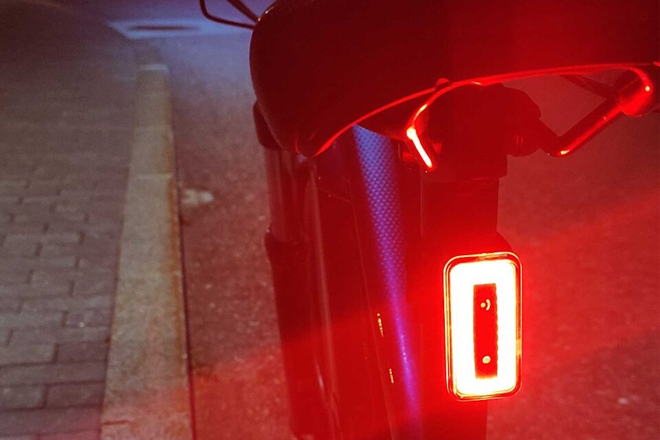 Piloto trasero TÖLS Lexia Pro 60 Lúmenes - Imagen 2