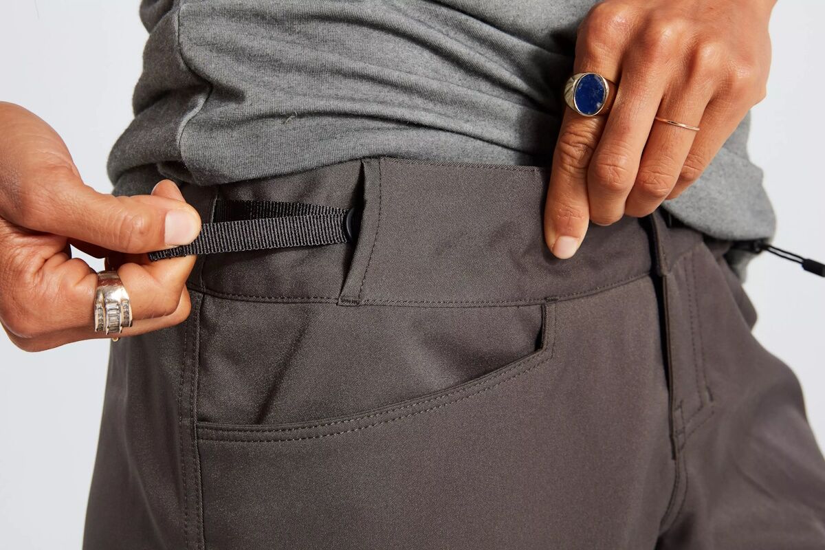 Pantalones cortos Specialized Trail Mujer – Rendimiento, Comodidad y Protección UV - Imagen 3