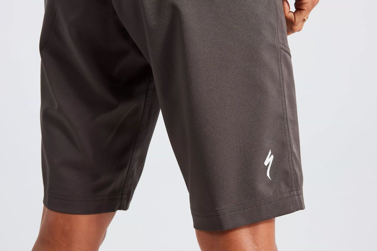 Pantalones cortos Specialized Trail Mujer – Rendimiento, Comodidad y Protección UV - Imagen 4